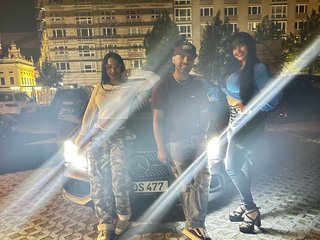 Erotyczny czat wideo xtripletemptationx