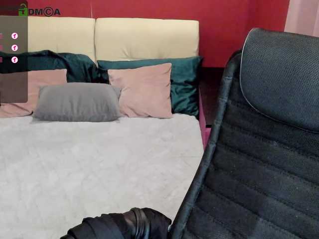Zdjęcia yatvoyakoshka Lovens vibrates from 2 tokens at a time)In private I play with toys, role-playing, sam to cam, femdom)Orgasm in pvt - 555tk or lovens control 10 min)In full private I play with the ass and realize any fantasies) invite!