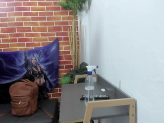 Erotyczny czat wideo Yinnath-Grey