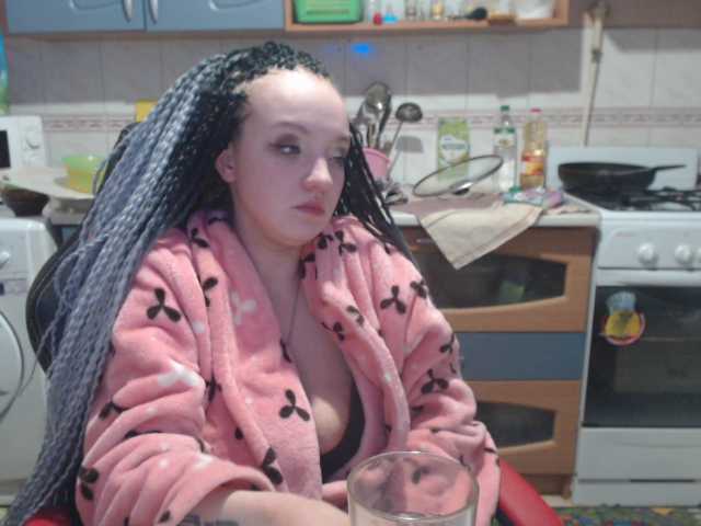 Zdjęcia YourAnnet boobs 70. ass 30, like 50, blowjob 200, take off panties 150, my friends are all my friends smoking topless 200