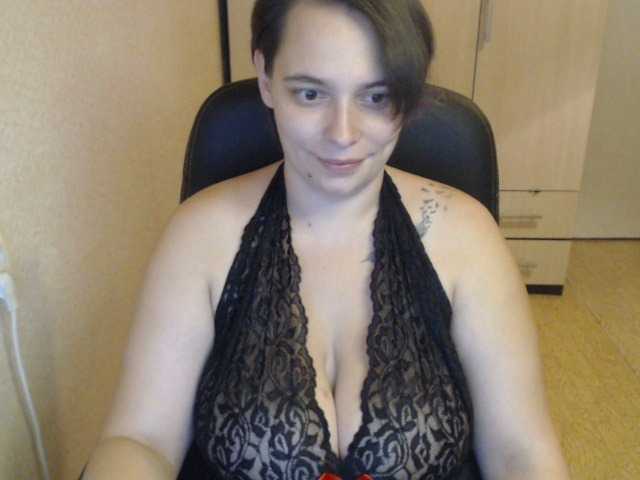 Zrzuty ekranu transmisji Yours-Vikki