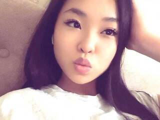 Erotyczny czat wideo YunHori