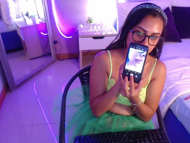 Zrzuty ekranu transmisji zoelopezz